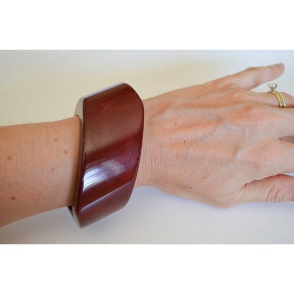 Lucite Vintage Plastic Asymmetrical Cuff Bangle Bracelet - Picture 2 of 6